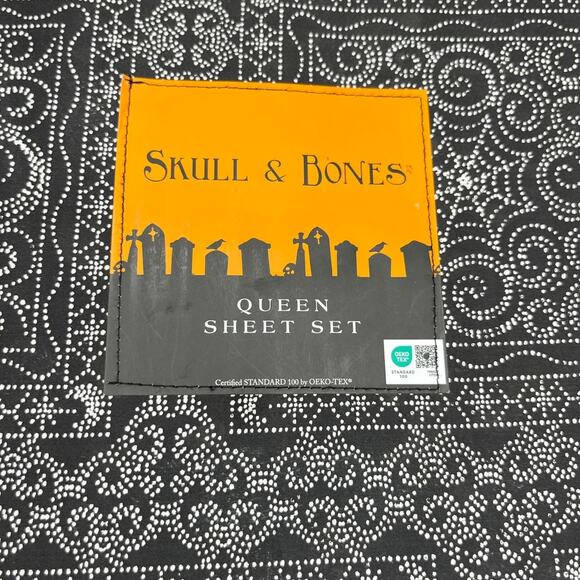 NEW Queen Skull & Bones Sheet Set Halloween Gothic Skeleton Bedding - Picture 2 of 4